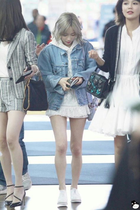 160415 SNSD Taeyeon | Incheon Airport to Jakarta Taeyeon Airport, Taeyeon Fashion, Snsd Airport Fashion, Airport Fashion Kpop, Snsd Fashion, Kim Taeyeon, Kpop Style, Airport Fashion, Korea Fashion