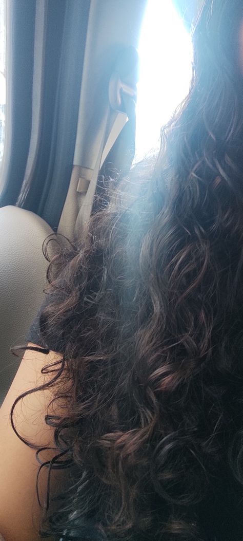 Curly Hair Selfie Ideas, Gils Profile Pic Hide, Beach Selfie, Self Photography, Curly Hair Photos, Chill Photos, Hairdos For Curly Hair, Fake Pictures, Friend Photoshoot