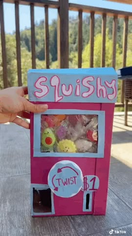 Squishy Vending Machine, Bored Crafts, Diy Squishy, Squishies Diy, Crafts To Do When Your Bored, Hadiah Diy, Paint Plastic, Kawaii Diy, Seni Dan Kraf