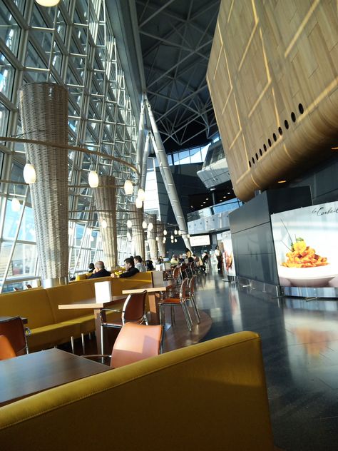 Geneva Airport Airport Architecture, Geneva Airport, Luxurious Travel, Life After College, Travel Benefits, Sydney Airport, Airport Photos, Cute Black Wallpaper, Heathrow Airport