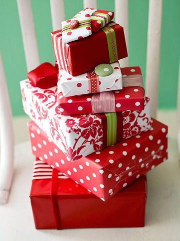 Pinterest Christmas Wrapped Presents, Unique Gift Wrapping, Gift Wrapper, Creative Gift Wrapping, Professional Gifts, Holiday Crafts Christmas, Christmas Crafts Decorations, Wrapping Ideas, Noel Christmas