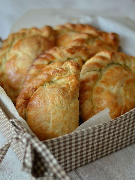 The Crazy Kitchen: Roast Pork & Stuffing Pasties Pork Pasties, Pork Stuffing, Lotr Party, Hand Pies Savory, Pasties Recipes, Crazy Kitchen, Hand Pie Recipes, Cornish Pasties, Hand Pie