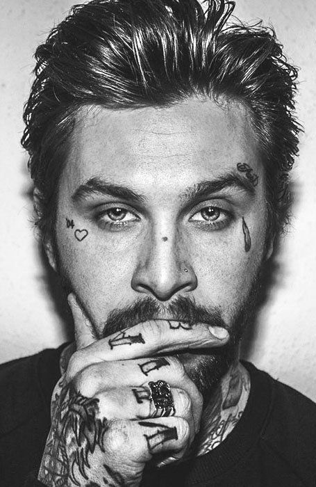 15 Cool Face Tattoos for Ballsy Men - The Trend Spotter Cool Face Tattoos, Star Face Tattoo, Mens Face Tattoos, Teardrop Tattoo, Small Face Tattoos, Traditional Tattoo Man, Herren Hand Tattoos, Piercing Face, Tattoo Ideas Males