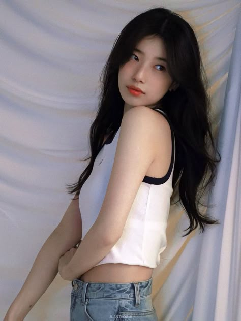 Bae Suzy Girlfriend Material, Bae Suzy Icons, Suzy Bae, Gg Icons, Girlfriend Material, Vogue Covers, Bae Suzy, Pop Dance, Skincare Makeup