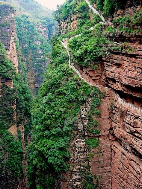 With its spectacular scenery of cliffs and gorges, Yiyi great rift valley, Wuding County, Yunnan is an exciting place to go Deep Valley, Action Anime, Visit China, Rift Valley, Anime Films, Places To Go, Minecraft, Natural Beauty, Country Roads