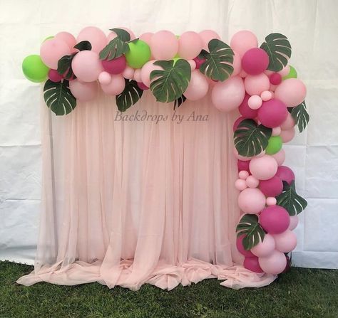 Themed Balloon Garland, Balloon Garland Backdrop, Pink Flamingo Party, Flamingo Themed Party, Flamingo Baby Shower, Luau Baby Showers, Tropical Birthday Party, Wild Birthday Party, Hawaiian Party Decorations