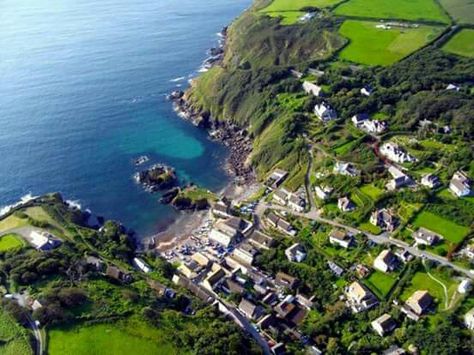 Cadgwith Cove, Cornwall. Cornwall Beaches, English Village, Cornwall England, West Country, British Isles, Sky High, Holiday Destinations, Beautiful Islands, Great Pictures