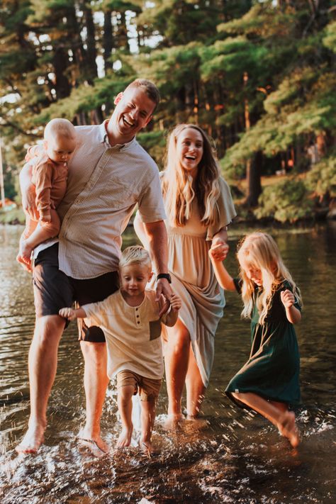 Family Pics In Creek, Lake Pictures Family, Family Pictures Water, Family Lake Photo Shoot Outfits, Family Pics At The Lake, Family Photo Outfits Summer Lake, Family Photo Shoot By River, Family Pictures By River, Lake Photoshoot Ideas Family