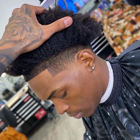 Tapered Haircut Black, Black Hair Fade, Taper Fade Afro, Low Fade Curly Hair, Afro Hair Fade, Afro Fade Haircut, Temp Fade Haircut, Taper Fade Short Hair, Fade Haircut Designs