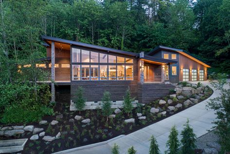 Tour a Northwest contemporary home filled with inviting warmth in Oregon Northwest Interior Design, Brown House Exterior, Northwest Contemporary, Pacific Northwest Style, Portland Neighborhoods, Home Structure, Barn House Design, Brown House, Outdoor Entertaining Spaces