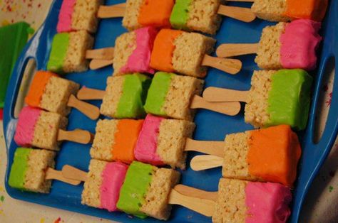 Neon Chevron Rainbow Birthday Party Ideas | Photo 6 of 15 | Catch My Party Glow In The Dark Rice Krispie Treats, Neon Dessert Table, Neon Party Snacks, Neon Food Ideas, Neon Party Food Ideas, Neon Party Food, Neon Party Foods, Glo Party, Party Rice