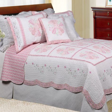 Daisy Field Full/ Queen-size Quilt Set (Full/ Queen), White King Size Quilt Sets, White Quilts, Twin Quilt Size, Daisy Field, Quilt Care, Dekorasi Kamar Tidur, Queen Size Quilt, Pink Quilts, King Size Quilt