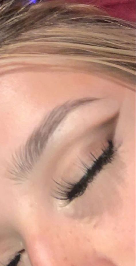 Eyeshadow Wing Looks, Brown Eyeshadow Liner Look, Eye Shadow Wing, Brown And White Eyeshadow, Winged Eyeshadow Looks, Cool Brown Eyeshadow, Brown Winged Eyeshadow, Brown And Silver Eyeshadow, Eyeshadow Winged Liner