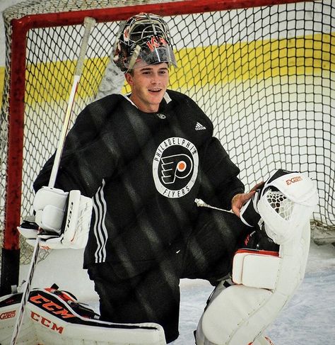 Carter Hart, Hockey Boy, Philadelphia Flyers Hockey, Goalie Pads, Ice Ring, Boys Hockey, Flyers Hockey, Philly Sports, Canadian Boys