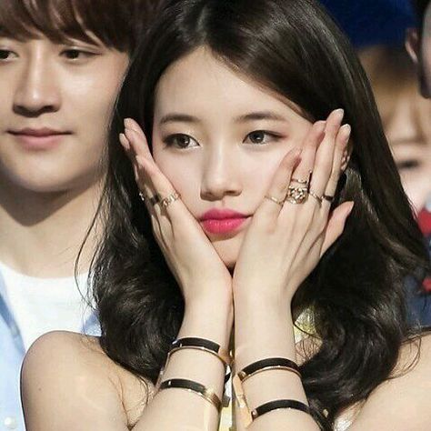 Cutie pie     #수지 #배수지 #秀智 #裴秀智 #Suzy #SuzySOLO #baesuzy #baesuji #missa #suzymissa #missasuzy #jyp #parkbogeum #iu #girlband #sayA  #whileyousleeping #likeforlike #followforfollow #nationfirstlove #leeminho #yoona #missavideo  #jypentertainment #exozy #got7 #twice #day6 #krystal Miss A Suzy, Suzy Bae, Devon Aoki, Beauty Goals, Bae Suzy, Beauty Shoot, Long Layered Hair, Beauty Icons, Korean Actresses