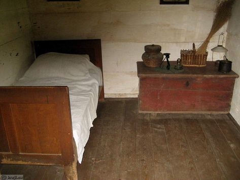 simple monastic bedroom - Ecosia Monastery Aesthetic, Monastery Interior, Monastic Life, Air Museum, Green Field, Old Room, Farm Yard, Open Air, Slovenia