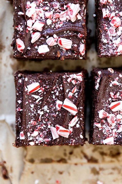 Candy Cane Brownies, Peppermint Brownies Recipe, Homemade Ganache, Chocolate Peppermint Brownies, Christmas Brownies, Peppermint Brownies, Box Brownies, Peppermint Candy Cane, Brownie Ingredients