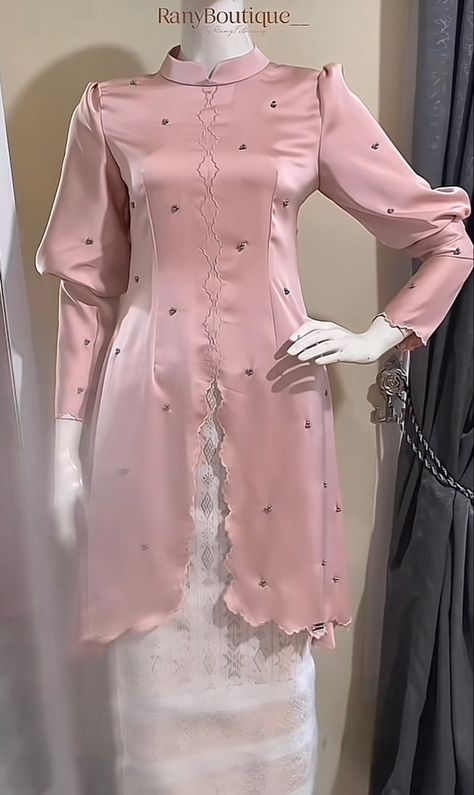 Baju Kurung Pahang Modern, Kebaya Pink Fanta, Kebaya Wisuda Simple, Bridesmaid Melayu, Bridesmaid Songket, Kebaya Malaysia, Melayu Dress, Kebaya Kimono, Inspirasi Bridesmaid