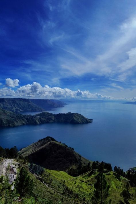 ♥  Top 10 Most Beautiful Lakes In The World | Travel Places & Faces Lake Toba, North Sumatra, Ice Age, Padang, Paradise Island, Mountain Lake, Alam Yang Indah, Beautiful Lakes, Vanuatu