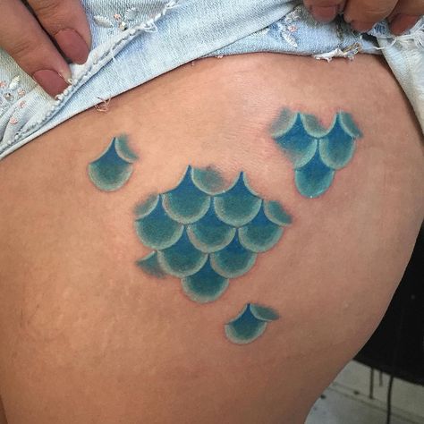 Tattoos Fish, Scales Tattoo, Mermaid Scales Tattoo, 3d Mermaid, Squid Tattoo, Cousin Tattoos, Scale Tattoo, Chest Tattoos For Women, Mermaid Tattoo