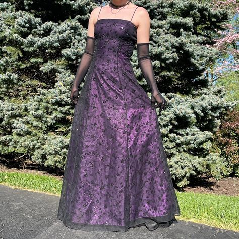 Midsummer Dresses, 90s Prom Dresses, 90s Prom Dress, Prom Dress Inspo, Vintage Prom, Purple Beaded, Prom Dress Inspiration, Prom Dresses Vintage, Pretty Prom Dresses