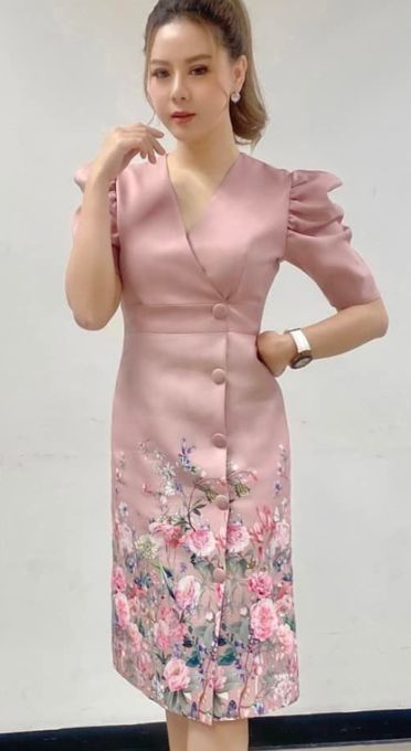 https://www.tumblr.com/babelr31/762705427163201536/baju-batik-kerja-wanita-modern?source=share Batik Kombinasi, Ladylike Dress, Cotton Night Dress, Cotton Short Dresses, Batik Modern, Batik Couple, Trendy Dresses Summer, New Saree Blouse Designs