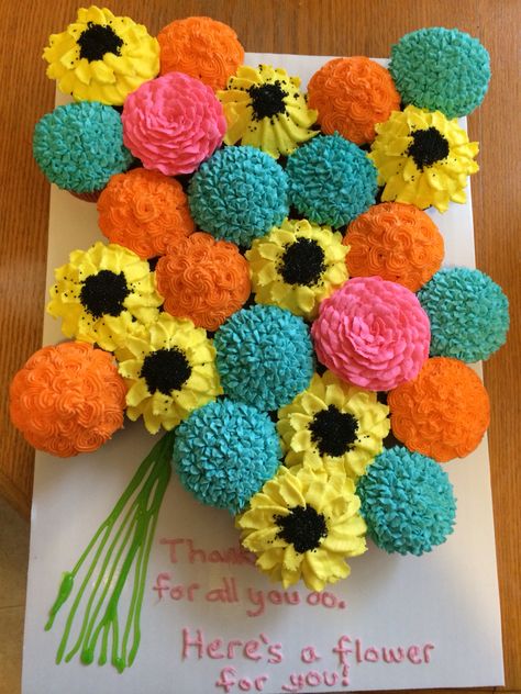 Teacher appreciation cupcake flower bouquet Pull Apart Cupcake Cake Flower Bouquet, Teachers Appreciation Cupcakes, Teacher Appreciation Cupcakes Ideas, Teacher Appreciation Cake Ideas, Teacher Cupcakes Ideas, Appreciation Cake Ideas, Retirement Cupcake Ideas, Teacher Appreciation Cupcakes, Retirement Cupcakes