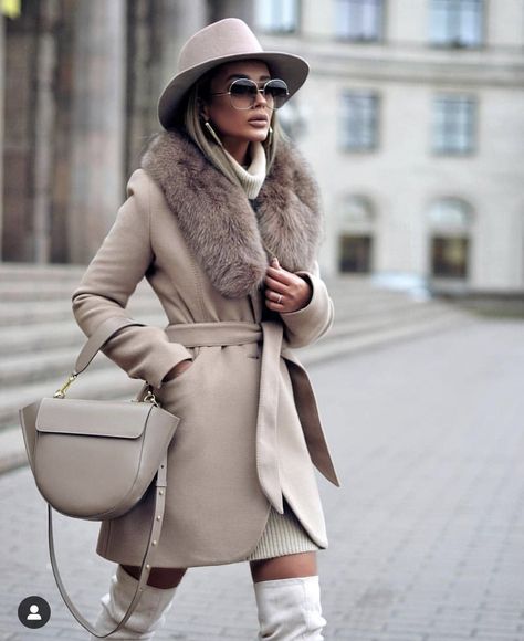 Rita Tesla, Manhattan Fashion, Coat With Fur, Older Women Fashion, Trendy Street Style, Outfits Winter, Looks Style, Autumn Fashion Women, Winter Fashion Outfits