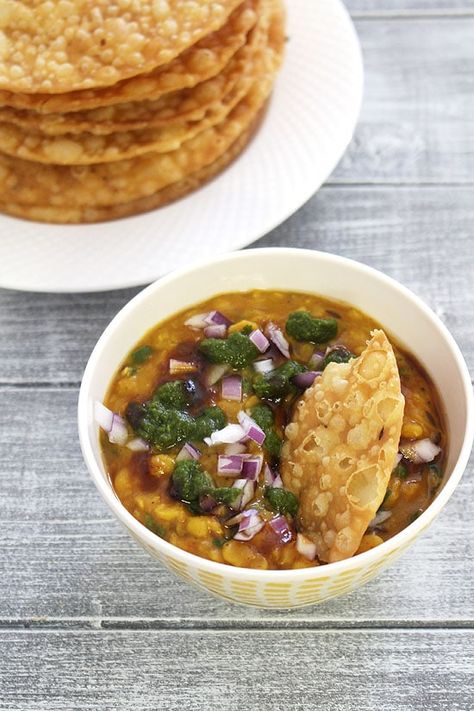 Dal Pakwan Recipe, Pakwan Recipe, Dal Pakwan, Rajasthani Food, Puri Recipes, Breakfast Recipes Indian, Recipe Breakfast, Veg Dishes, Chaat Recipe