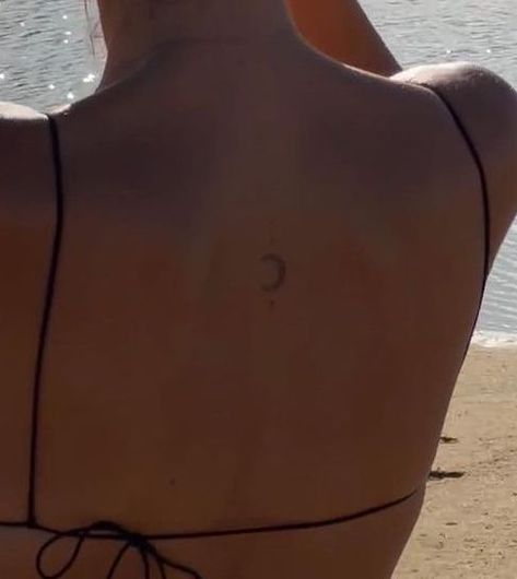 Steph Bohrer Tattoo, Simple Wave Tattoo, Steph Bohrer, Minimal Tattoo Ideas, Mom Daughter Tattoos, Petite Tattoos, Waves Tattoo, Tattoo Feminina, Dainty Tattoos