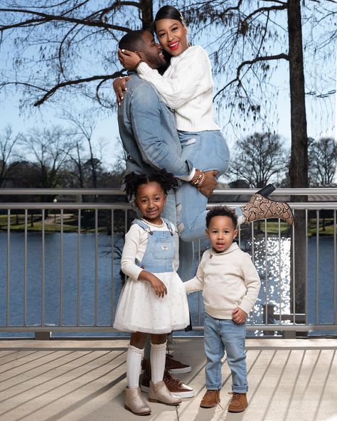 Break Generational Curses, Family Christmas Pictures Outfits, Generational Curses, Christmas Pictures Outfits, Christmas Family Photoshoot, Large Family Photos, Fall Family Photo Outfits, Family Portrait Poses, Newborn Family Photos