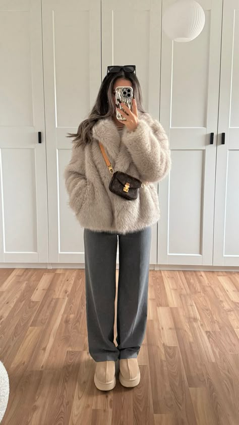 #outfits #uggs #uggbootsforwomen #tazz #furjacket #falloutfitideas #outfitstyle #workoutfitswomen #outfittrends Ugg Platform Boots Outfit Winter, Sand Platform Uggs Outfit, Cream Uggs Outfit, Ugg Dress Outfit, Ugg Chillapeak Outfit, Ugg Tazz Outfit Ideas Winter, Slipper Uggs Outfit, Uggs Tazz Outfit, Tazz Ugg Outfit