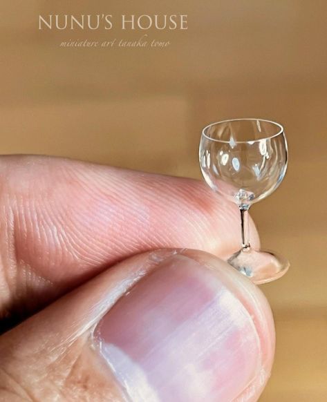 Nunus House, Crazy Earrings, Miniature Bar, Miniature Artist, Apple Iphone Accessories, Finding A New Hobby, Diy Doll Miniatures, Miniature Kitchen, Barbie Furniture