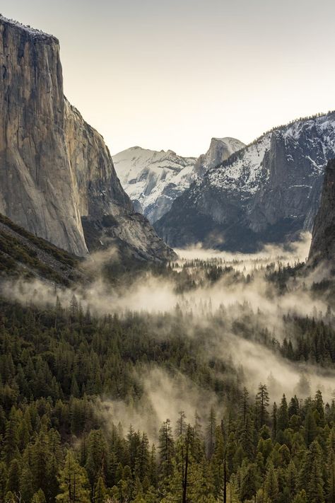 Yosemite Minimalist Wallpaper Phone, Mountain Aesthetic, Space Phone Wallpaper, Iphone Wallpaper Landscape, National Park California, Scenery Photography, Mountain Wallpaper, Night Scenery, Landscape Scenery