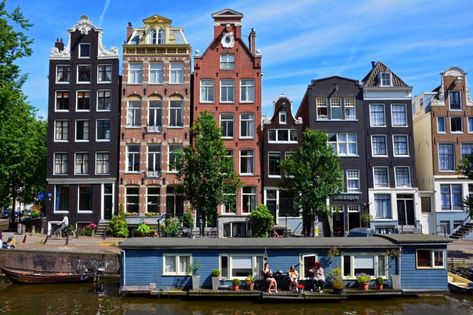 Netherlands Wallpaper, Urban Drawing, Anne Frank House, Personal Investigation, Amsterdam Houses, Europe On A Budget, Amsterdam Canals, Visit Amsterdam, Canal House