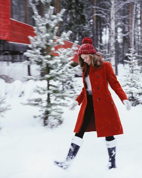 Rosie - The Londoner on Instagram: “Dashing through the snow 🎶🌨⛄️❄️🇸🇪 {Outfit link in my bio}” Snowy Outfits, Stylish In Winter, Winter Outfits Snow, England Winter, Russia Travel, Dashing Through The Snow, Snow Outfit, Red Coat, Winter Outfits For Work