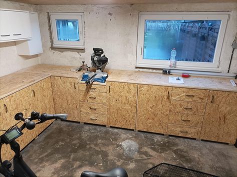 Osb Storage, Work Bench Diy, Diy Garage Door Makeover, Osb Board, Diy Garage Gym, Diy Garage Work Bench, Garage Door Makeover, Diy Garage Door, Tool Storage Diy