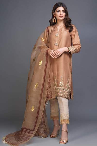 Orang India, Design Kurta, Dress Pakistani, Pakistani Formal Dresses, Gaun Fashion, Pakistani Dresses Casual, Pakistani Fashion Party Wear, Salwar Kamiz, Hippy Chic