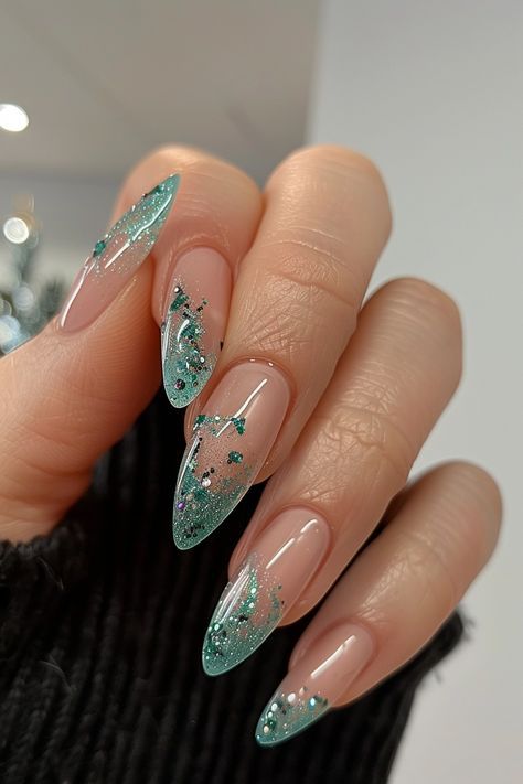 Emerald Nails, ليلو وستيتش, Green Nail Designs, Nagel Tips, Goth Nails, Casual Nails, Green Nail, Prom Nails, Floral Nails