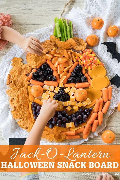 Spooky Toddler Snacks, Halloween Candy Board Ideas, Halloween Toddler Birthday Party, Toddler Halloween Food, Halloween Toddler Food, Toddler Halloween Snacks, Toddler Halloween Birthday Party, Halloween Toddler Snacks, Halloween Cheeseboard