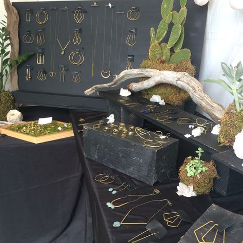 Boho Jewelry Display Table, Moss Display Jewelry, Anthropologie Jewelry Display, Rustic Jewellery Display, Jewelry Booth Display, Natural Jewelry Display, Jewelry Display Booth Black, Natural Wood Jewelry Display, Black Jewelry Display