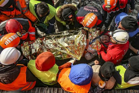 Turkey And Syria, Bashar Assad, Southern Turkey, Studera Motivation, Rescue Workers, Rescue Team, People In Need, Tears Of Joy, Search And Rescue