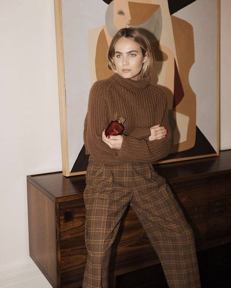 11 All-Brown Outfits It Girls Love All Brown Outfit, Semi Formal Mujer, Brown Outfits, Monochromatic Outfit, Brown Outfit, Pantalon Large, Plaid Pants, 가을 패션, Mode Vintage