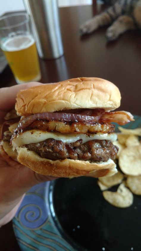 Homemade Cheese Burgers, Grilled Cheese Hamburger, Cheese Food Recipes, Onions Caramelized, Homemade Grilled Cheese, Crazy Burger, Caramelized Pineapple, Pineapple Photo, Foods From Around The World