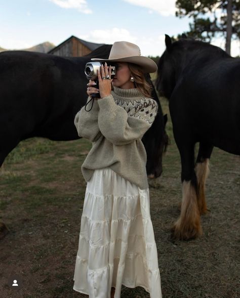 Western Photoshoot Outfits, Country Winter Outfits, Western Winter Outfits, Country Outfits Women, Western Photoshoot, Cowgirl Boots Outfit, Classy Cowgirl, Chique Outfit, Southern Outfits