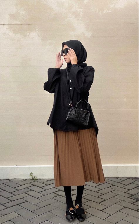 Modest Fits, Hijab Ootd, Midi Dress Style, Style Korea, Korea Style, Couples Poses, Couples Poses For Pictures, Ootd Hijab, Street Outfit