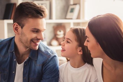 Family Meetings: 5 Ways They Can Unfrazzle Family Life & Make More Time for What Matters #30secondmom Different Parenting Styles, Teacher Images, How To Explain, Birth Parents, Adoption Stories, Healthy Communication, Bad Parents, Real Mom, Birth Mother