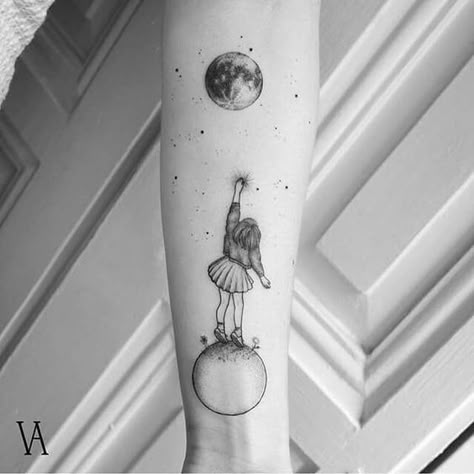 High Quality Minimalistic Tattoos by Surrealist Violeta Arus Minimalist Tattoo Meaning, Paris Tattoo, Typography Tattoo, Stars Tattoo, Hamsa Tattoo, Tattoo Trend, Tattoo Zeichnungen, Muster Tattoos, Inspiration Tattoos