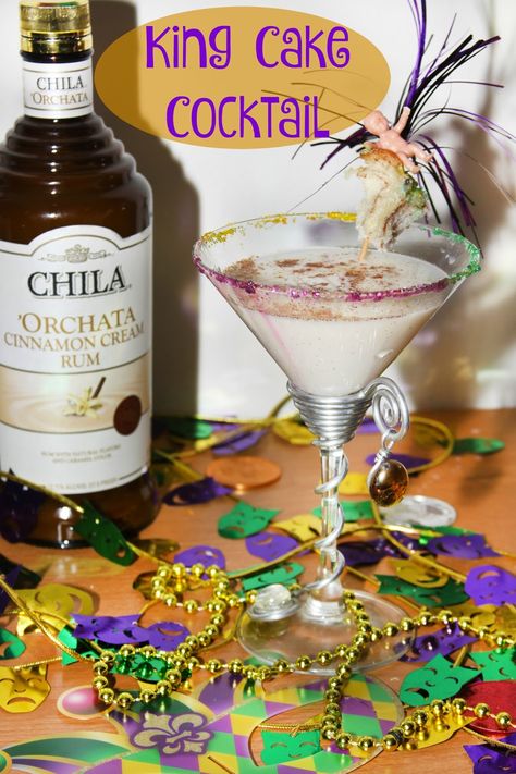 Chila 'Orchata King Cake Cocktail- a creamy, chilled concoction for Mardi Gras! Date Energy Bars, Mardi Gras Drinks, Cake Vodka, Alcohol Cake, King Cake Baby, New Orleans Recipes, Mardi Gra, Mardi Gras Food, Cocktail Ideas