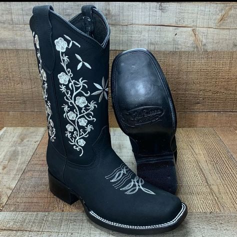 Women's Rodeo Cowgirl Boots Genuine Leather!! 254 You Are Buying High Quality Rodeo Genuine Leather Woman Boots!! Proudly Made In Mexico. Note: These Boots Run True To Size. Brand: La Sierra Condition: New With Original Box Western Boots Material: 100% Genuine Leather Toe: Square Toe Note: Leather Color Sometimes Varies Darker Or Lighter Description: Rodeo Western Look. Leather Soles. Never Worn. Water Resistant. Made In Mexico. Sizes Available: 5 Us To 10 Us Mexican Botas, Square Toe Cowgirl Boots, Quince Planning, Cowgirl Boots Square Toed, Black Western Boots, Black Cowgirl Boots, Woman Boots, Nike Air Max 98, Rodeo Cowgirl